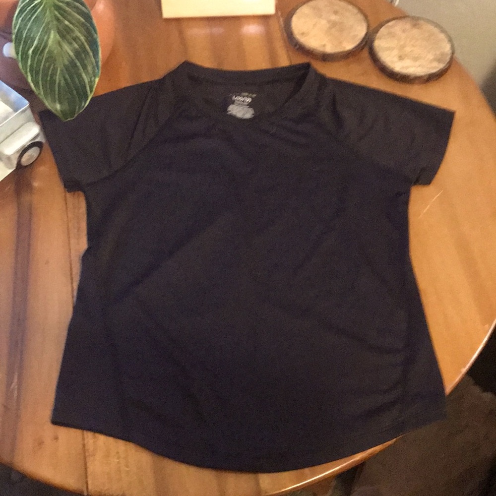 Black tek gear tee shirt for girls